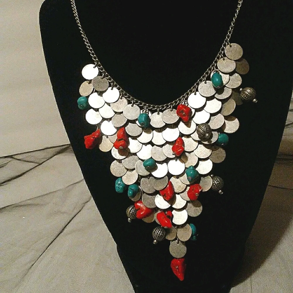 Bib necklace set